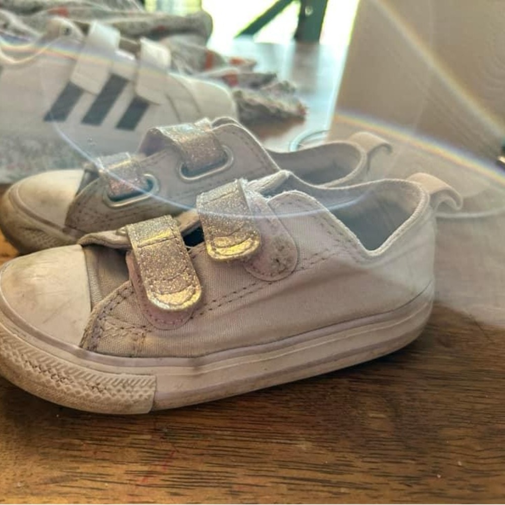 Toddler size 8 converse